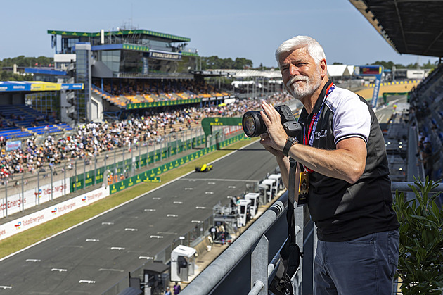 Prezident Pavel fotografem v Le Mans. Na slavném závodě sledoval triumf Toyoty