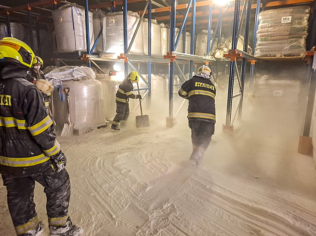Požár v hale čokoládoven napáchal škodu za 65 milionů, zničil uskladněné potraviny