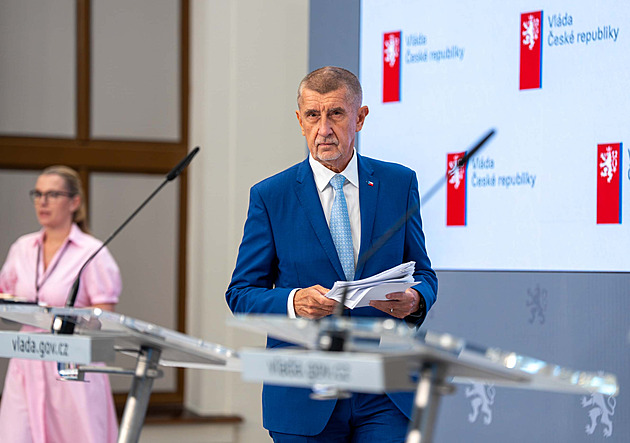 Děláme ekonomickou pragmatickou politiku, řekl Babiš a pochválil Macinku