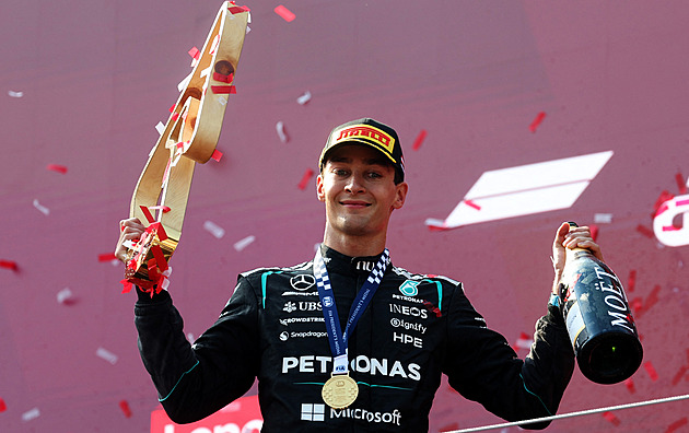 Russell na nejvyšším stupínku, druhý dojel Verstappen. Ferrari se v Rakousku nedařilo