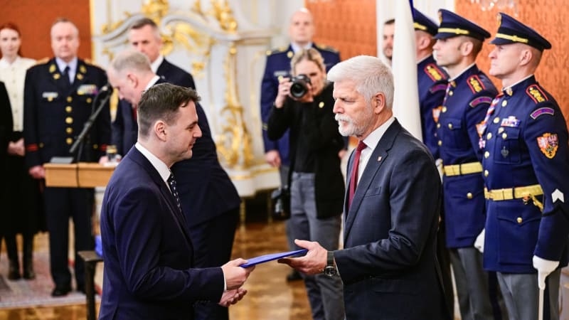 Macinka zveřejnil údajnou SMS od Pavla: Ať všichni vidí, že o Turkovi lže, vzkázal ministr
