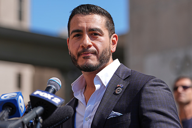 Souboj mezi křídly. Demokratické primárky v Michiganu ovládl progresivní El-Sayed