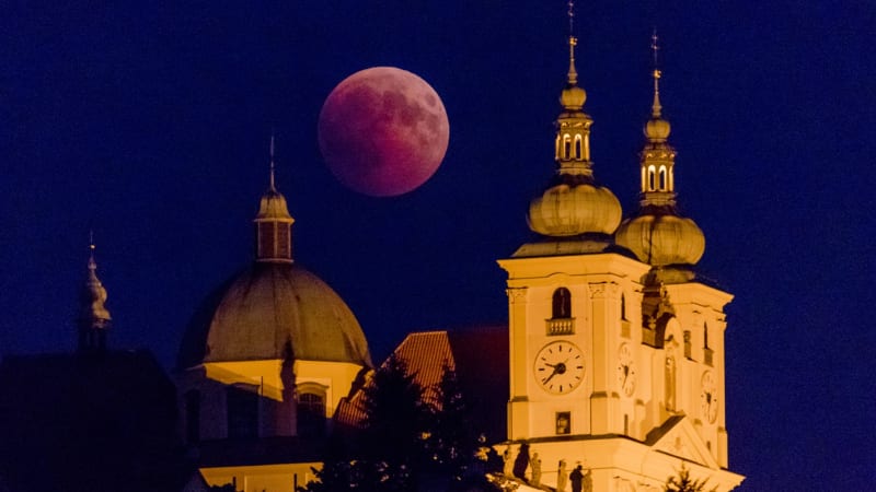 Česko už za týden zažije další zatmění. Odehraje se za úsvitu, důležité bude místo pozorování