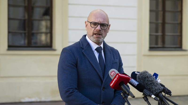 Experti k Plagovým slibům: Hazard se školstvím a pára. Ministr se opírá o slovo Schillerové