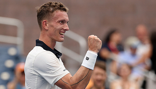 Lehečka vs. Tsitsipas: Kurzy a kde sledovat US Open 2026 živě