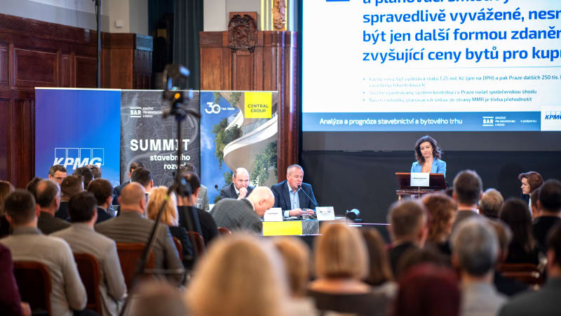 Stavební povolování je nefunkční i letos. Výstavba pomůže zarazit růst cen, říká Kunovský