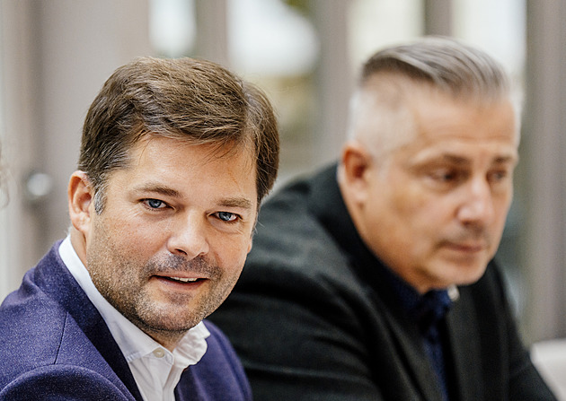 Vláda neplní sliby, začíná se vybarvovat jako probyznysová, říká šéf SOCDEM