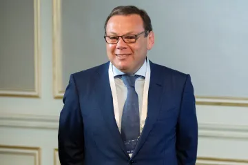 EU prodloužila protiruské sankce. Vyškrtla dva miliardáře