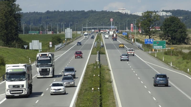 Dálniční známky nebudou pravidelně zdražovat. Sněmovna zrušila valorizaci