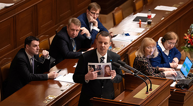 V Česku operuje náhrada za Sputnik, varuje BIS. Mluví pro ni Rajchl i Majerová