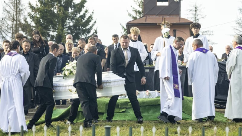 Otřesené Slovensko se rozloučilo se zavražděnou žačkou. Za svou odvahu zaplatila životem
