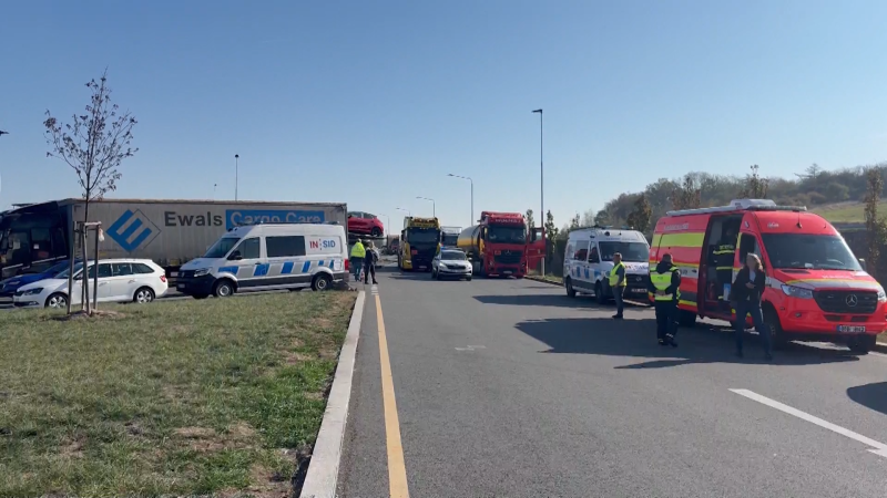 Sudy s lebkami na D5: Inspektoři chytali kamiony s nebezpečnými látkami, neprošel každý třetí