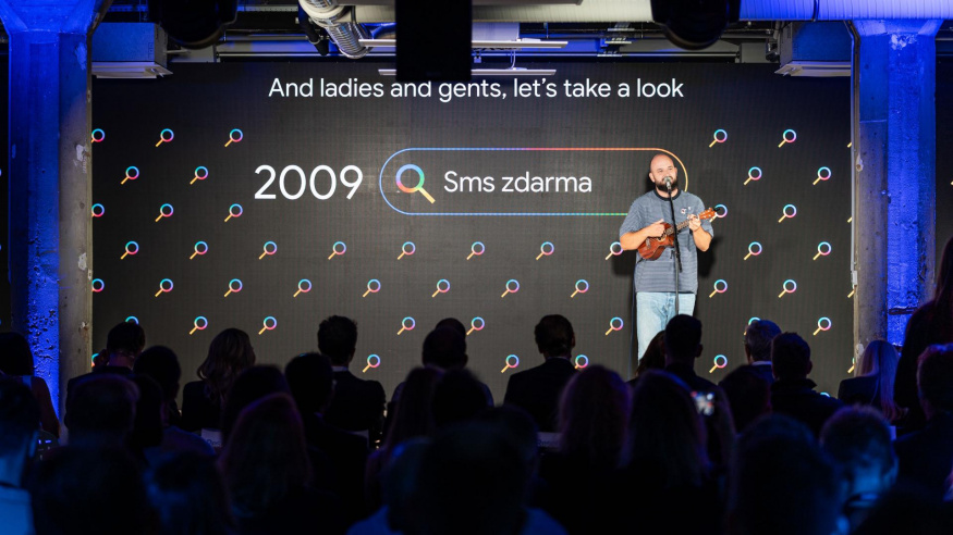 Google slaví 20 let v Česku: Pokáč mu k narozeninám nazpíval speciální píseň