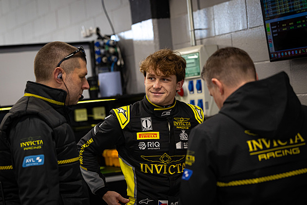 Vrátí se Staněk do formule 2? Ve hře je spojení s Landem Norrisem i další varianty
