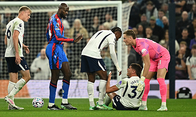 ONLINE: Tottenham i s Kinským vede, City padli s Brightonem, neuspěli ani United